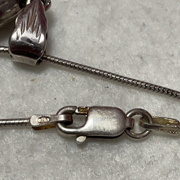 Vintage sterling silver locket on a sterling chain 16” - Picture 8 of 12